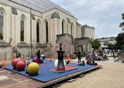 Les Journées du Patrimoine à Angers initiation au cirque avec La Carrière au cloitre Toussaint