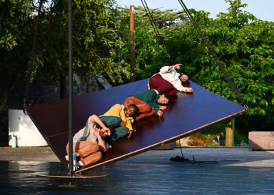 création arts du cirque cie Tadour - La Carrière travail acrobatique et plate forme tournante